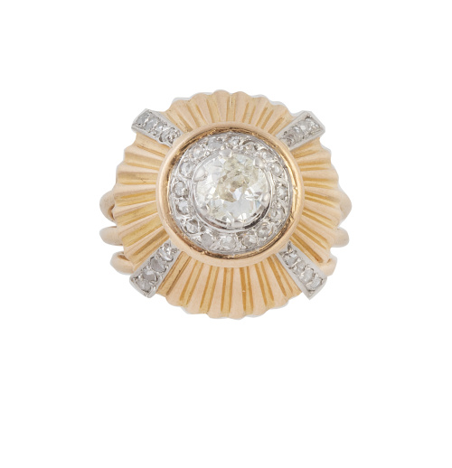 Sortija chevalièr años 40 de frente cónico, coronada con br