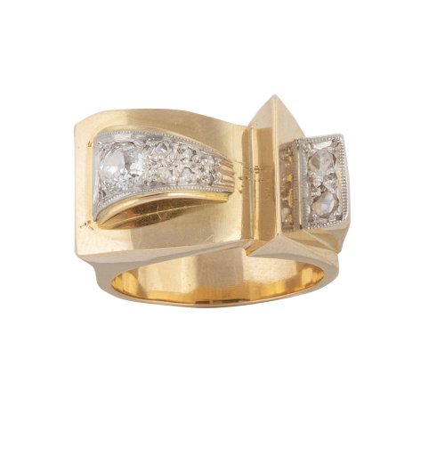 Sortija chevalier de brillantes años 40, con diseño asimétr