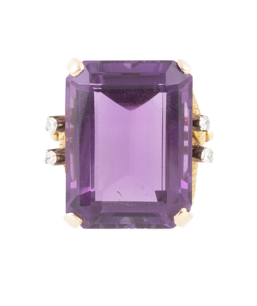 Sortija años 50 con amatista de talla esmeralda, en montura