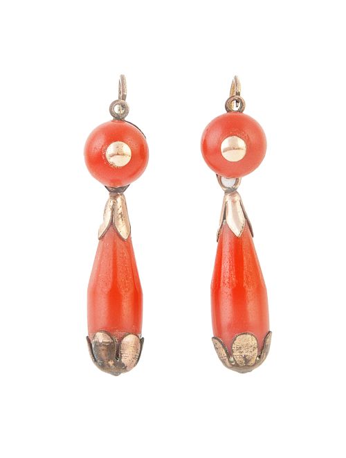 Pendientes largos de coral S. XIX, con perilla de coral col