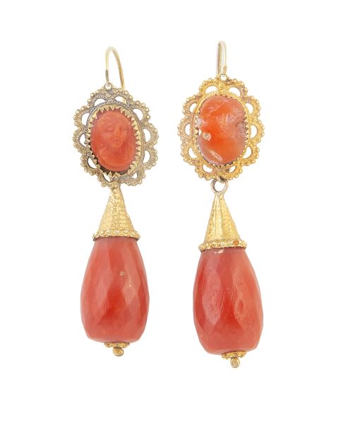 Pendientes largos de coral S. XIX, con perilla de coral fac