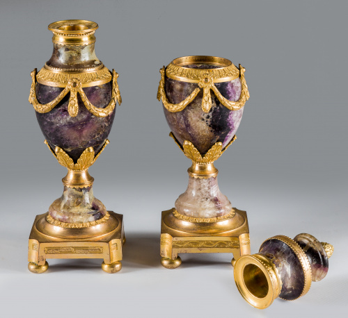 Pareja de “cassolettes o candle vases” en Blue John montada