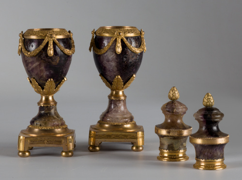 Pareja de “cassolettes o candle vases” en Blue John montada