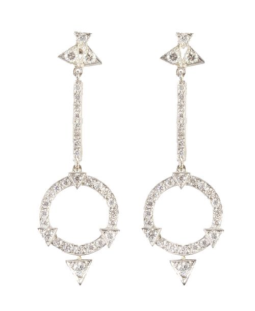 Pendientes largos de brillantes con círculo colgante de bar