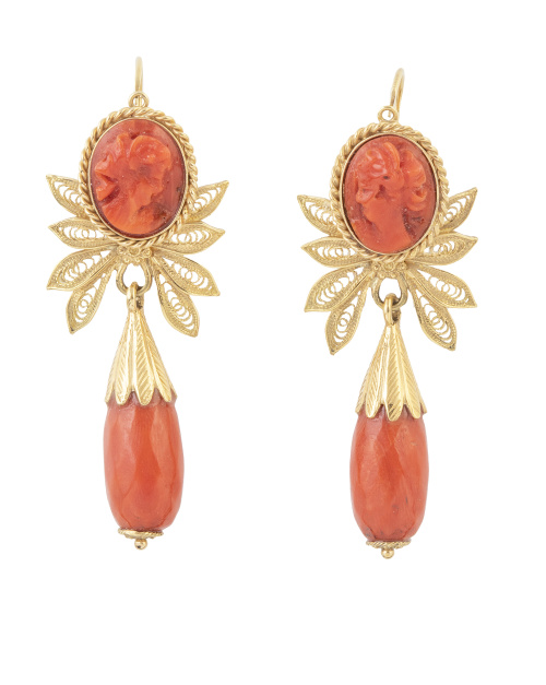 Pendientes largos de coral S. XIX con perilla facetada colg
