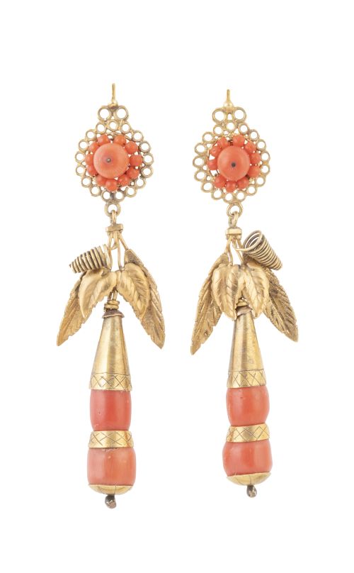 Pendientes largos italianos S. XIX de coral, con dobles per