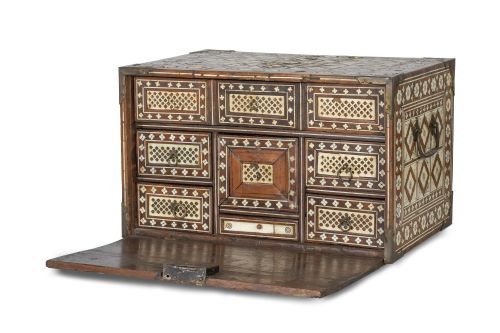 Papelera de madera con incrustaciones de hueso, de profusa 