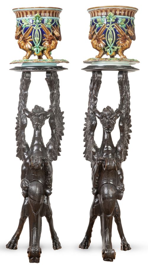 Pareja de maceteros en loza esmaltada, en marrón verde y az