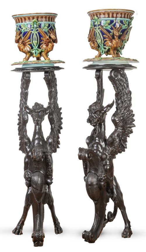 Pareja de maceteros en loza esmaltada, en marrón verde y az