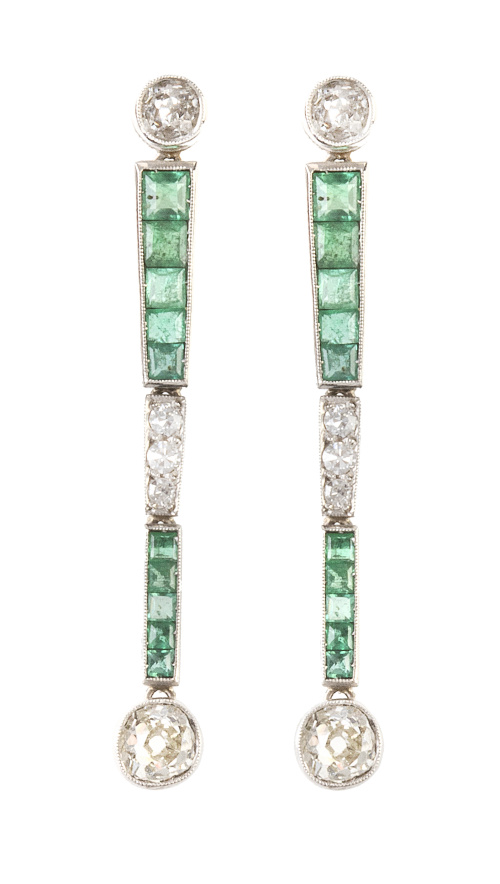 Pendientes largos  de brillantes y esmeraldas estilo Art-De