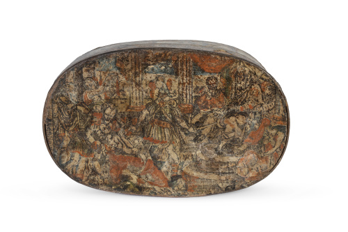 Caja de pino con papel aplicado pintado con personajes bajo