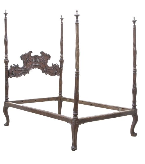 Cama de madera de palosanto tallada.Portugal, S. XVIII.