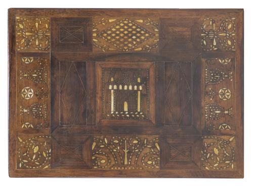 Bufete de madera de nogal con taracea de hueso.Trabajo ar