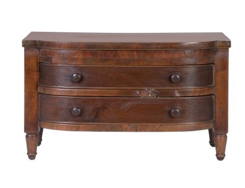 Cómoda modelo de ebanista de madera de caoba.Inglaterra, 