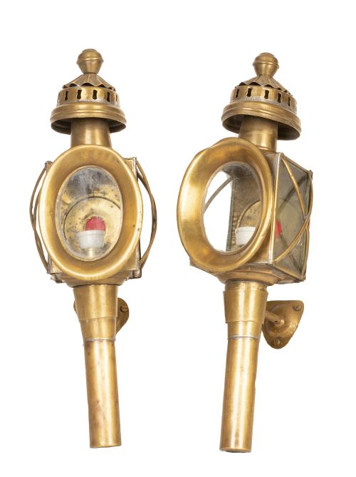 Pareja de faroles de carruaje de metal dorado.Principios 