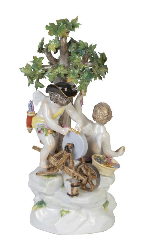 "Alegoría del Amor".Grupo escultórico de porcelana esmalt