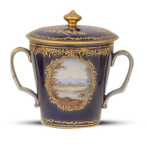 Taza con tapa y dos asas de porcelana esmaltada en azul con