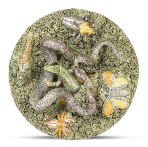 Plato de cerámica esmaltada con reptiles e insectos a la ma