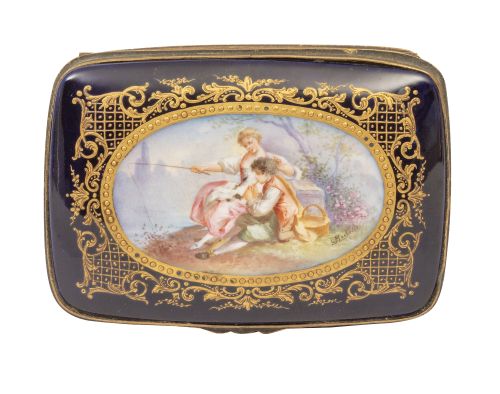 Caja de porcelana esmaltada a la manera de Sévres en azul c