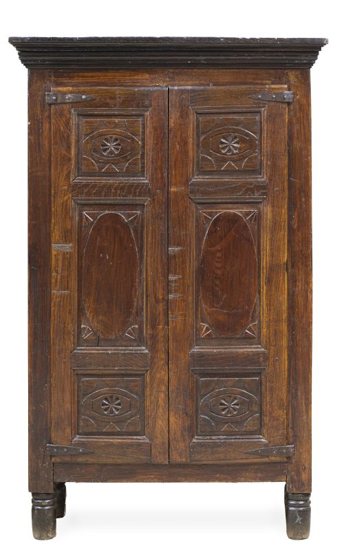 Armario-alacena de madera tallada.Trabajo provenzal, S. X