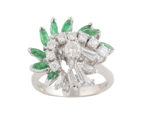 Sortija de brillantes y brillantes talla baguette a diferen