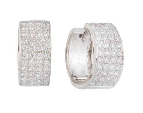 Pendientes criolla ancha con frente de pavé de brillantes