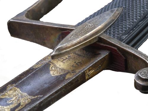 Sable para niño época napoleónica, con hoja azulada y graba