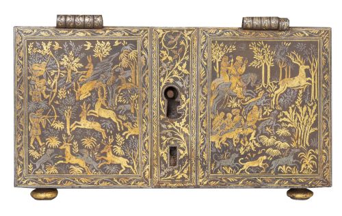 Caja de caudales con tapa de medio cañon y asa, de hierro d