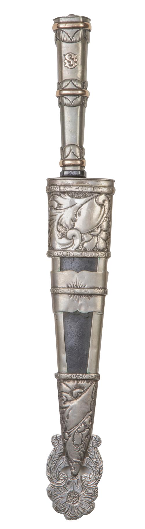 Facon o daga plata con iniciales S.M. en oro de plata punzo