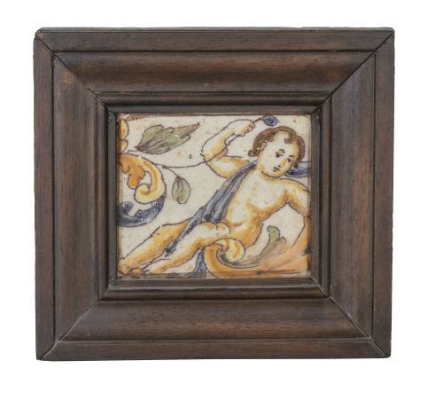 Azulejo de cerámica esmaltada con putti.Triana, S. XVIII.