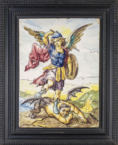 San Miguel aplastando al demonio.Azulejo de cerámica esma
