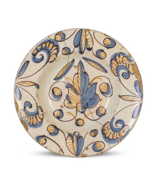 Plato de cerámica esmaltada de la serie tricolor.Talavera