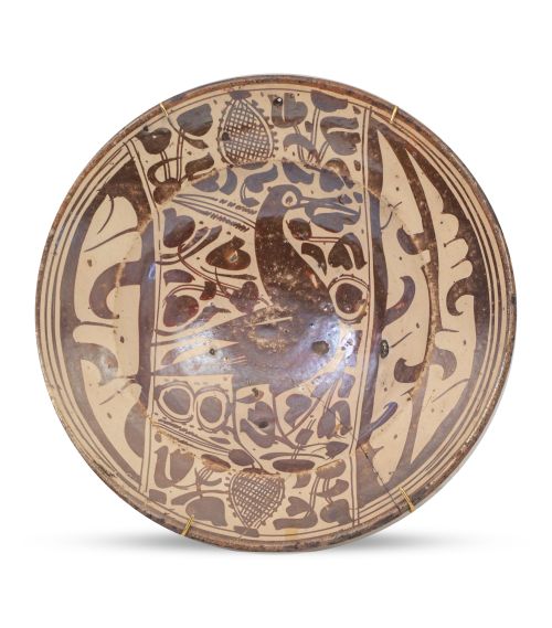 Plato acuencado de cerámica esmaltada de reflejo metálico c