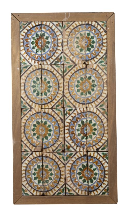 Panel formado por 18 azulejos de techo de cerámica esmaltad