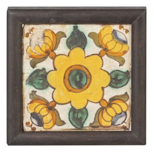 Azulejo de cerámica esmaltada en verde, amarillo y manganes