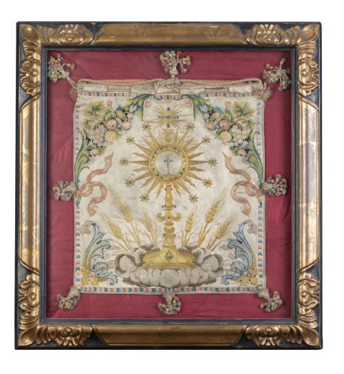 Custodia.Repostero en seda bordada con hilos de color.E