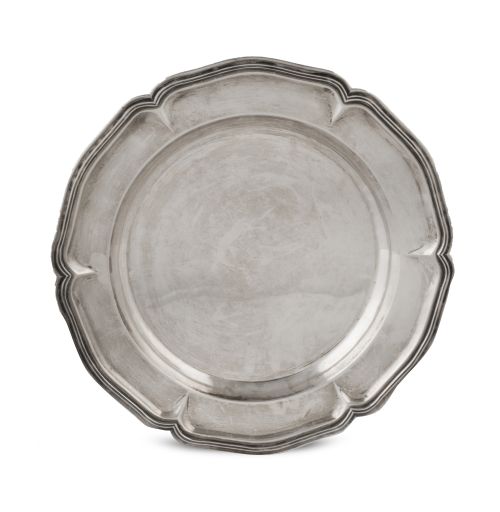 Bandeja circular de plata de ley 916 con borde ingletado. C