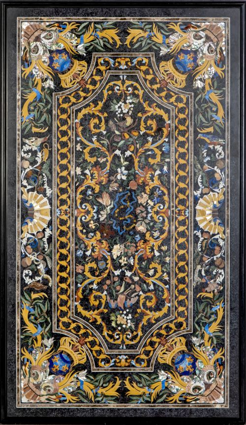 Tapa de mesa de mármol, con marquetería de piedras duras y 