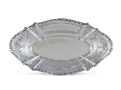 Bandeja oval de plata sterling con decoración grabada de fl