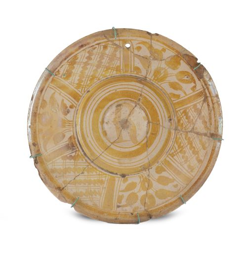 Plato de cerámica esmaltada de reflejo dorado.Triana, S. 