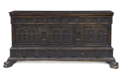 Arcón de novia madera de nogal tallada.Trabajo catalán, S