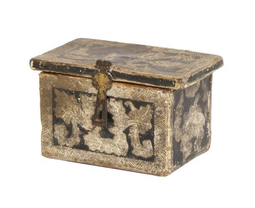 Cofre de madera lacada.Quizás trabajo americano, S. XVIII.