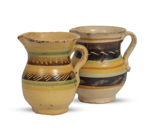 Lote de dos jarros de cerámica esmaltada.Puente del Arzob