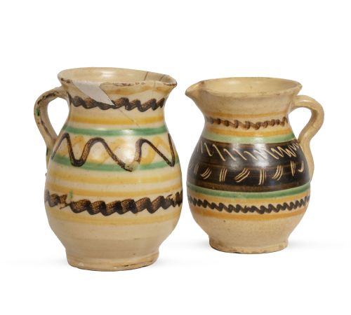 Lote de dos jarros de cerámica esmaltada.Puente del Arzob