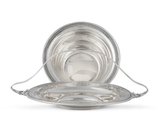 Lote de centro circular con perímetro con greca y cestita d