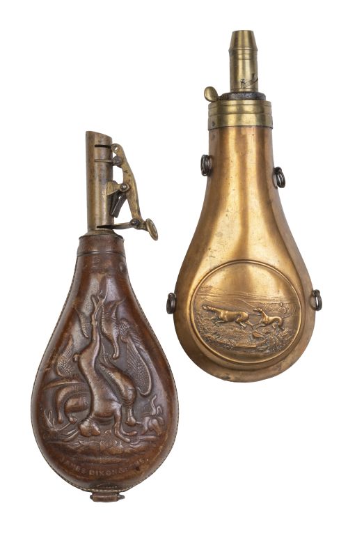 Lote de dos polvoreras una en piel marcada "James Dixon & S