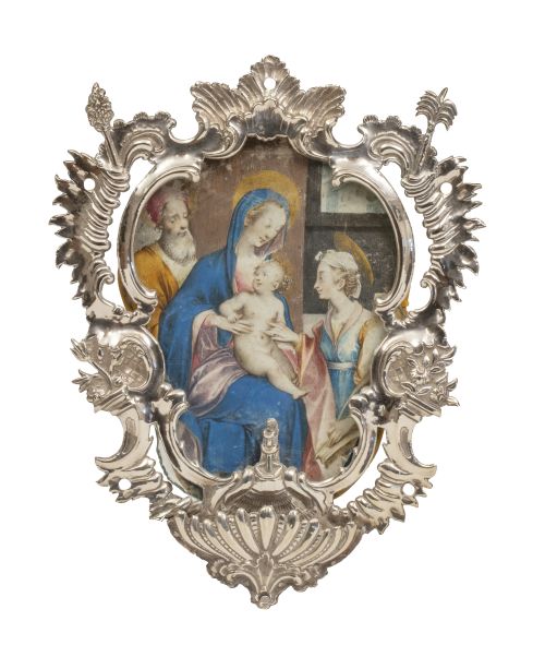 Benditera de plata repujada con decoración de flores.Con 