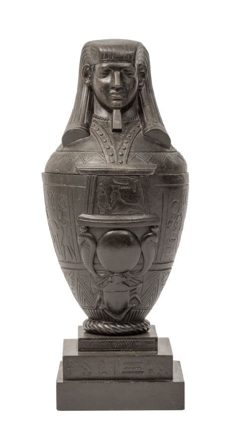 Urna funeraria de metal con forma de momia. S. XIX.