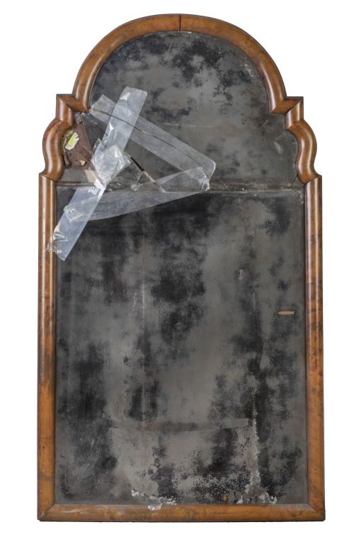 Espejo Reina Ana de madera de nogal.Inglaterra, principio