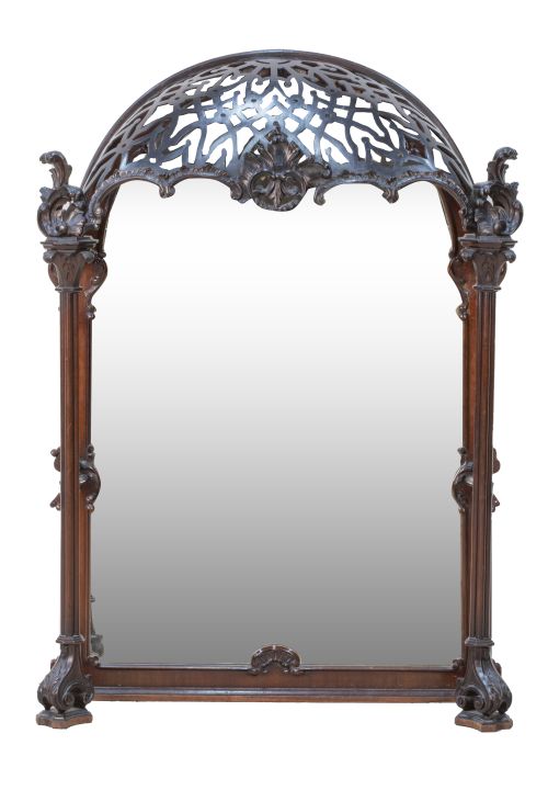 Hornacina con espejo regency con remate de madera calada.